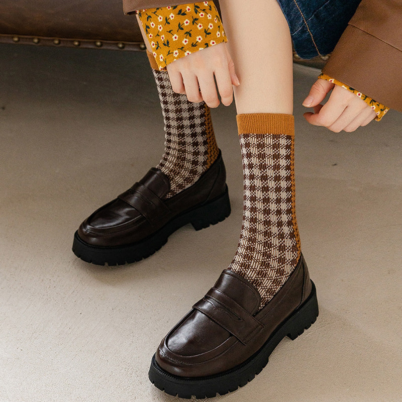 Checklered Leopard Print Dual Track Italienische Retro -Doppelnadelstapelsocken