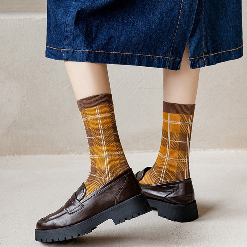 Checklered Leopard Print Dual Track Italienische Retro -Doppelnadelstapelsocken Checklered Leopard Print Dual Track Italienische Retro -Doppelnadelstapelsocken