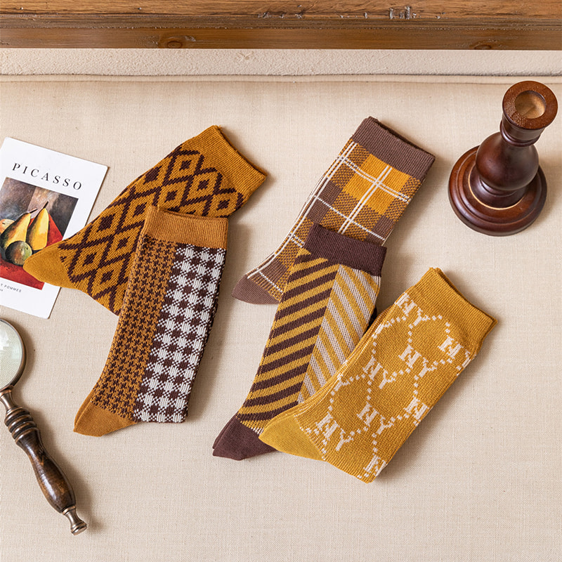 Checklered Leopard Print Dual Track Italienische Retro -Doppelnadelstapelsocken Checklered Leopard Print Dual Track Italienische Retro -Doppelnadelstapelsocken