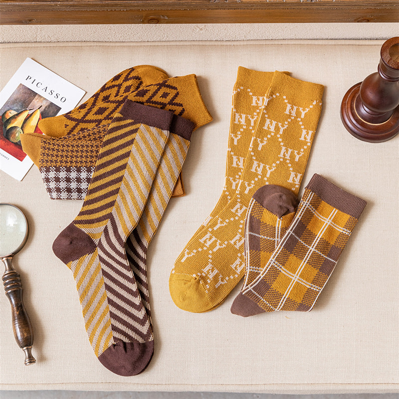 Checklered Leopard Print Dual Track Italienische Retro -Doppelnadelstapelsocken Checklered Leopard Print Dual Track Italienische Retro -Doppelnadelstapelsocken