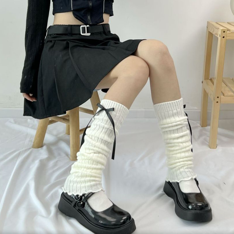 Japanische Schwarz -Weiß -Haufen Socken