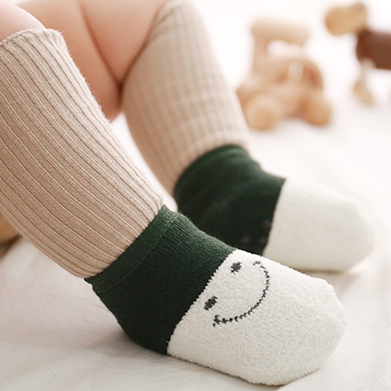 Kindersocken Herbst und Winter Cartoon Smiley Gesicht mit plüschigen Babyschleifensocken Kindersocken Herbst und Winter Cartoon Smiley Gesicht mit plüschigen Babyschleifensocken