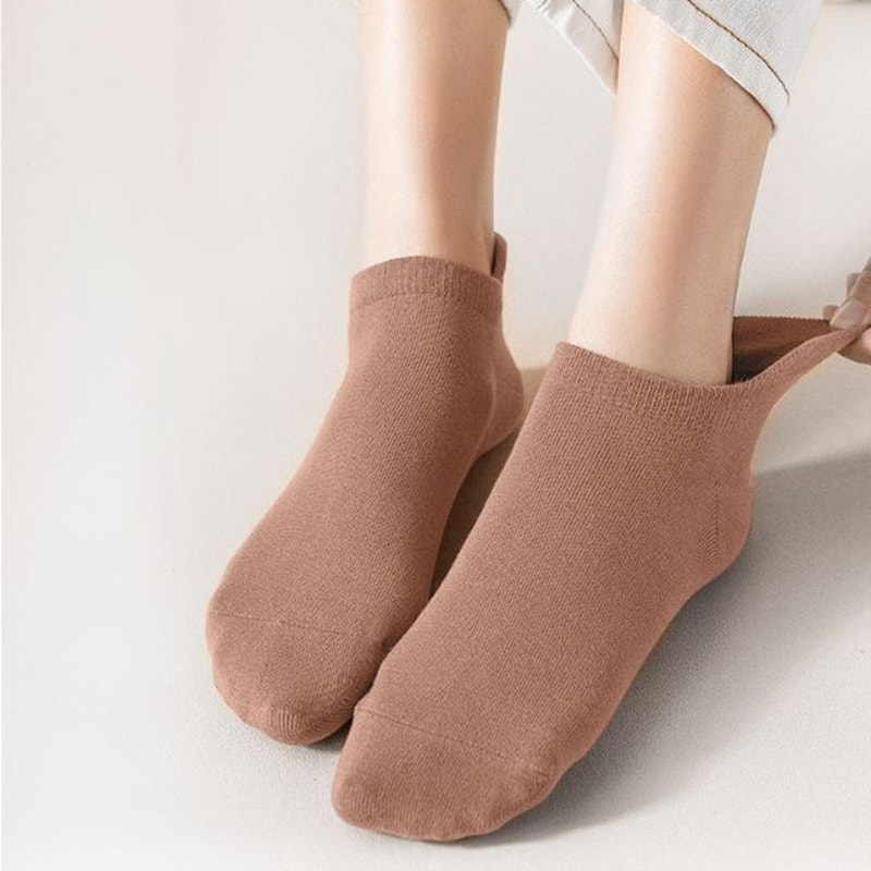 Kurzsocken von Männern mit falschen Absätzen