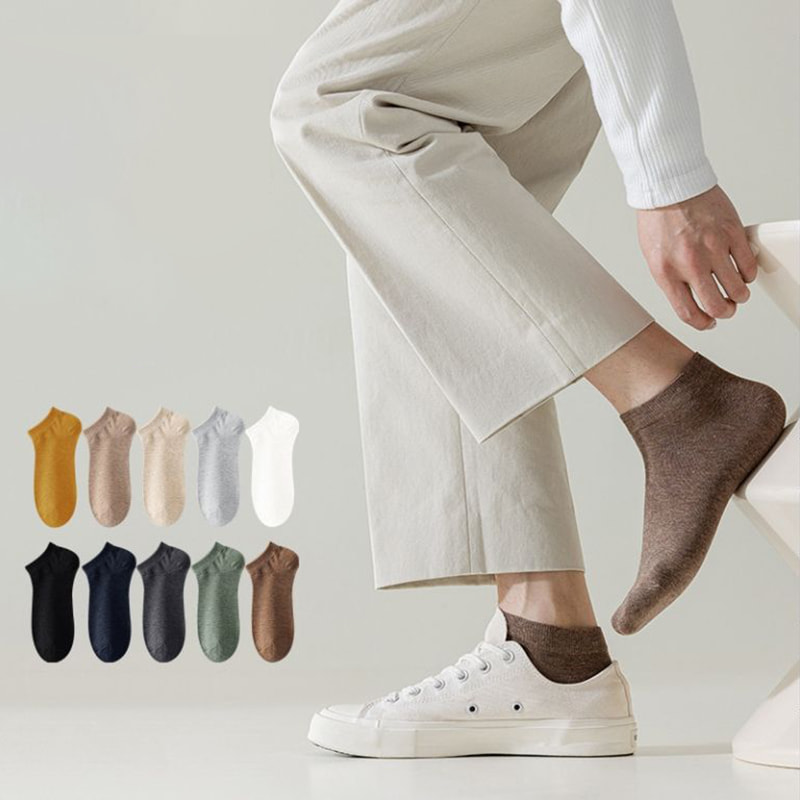 Frühlings- und Herbstkämmtekämmer von Baumwollfarben Herrensocken kämmert